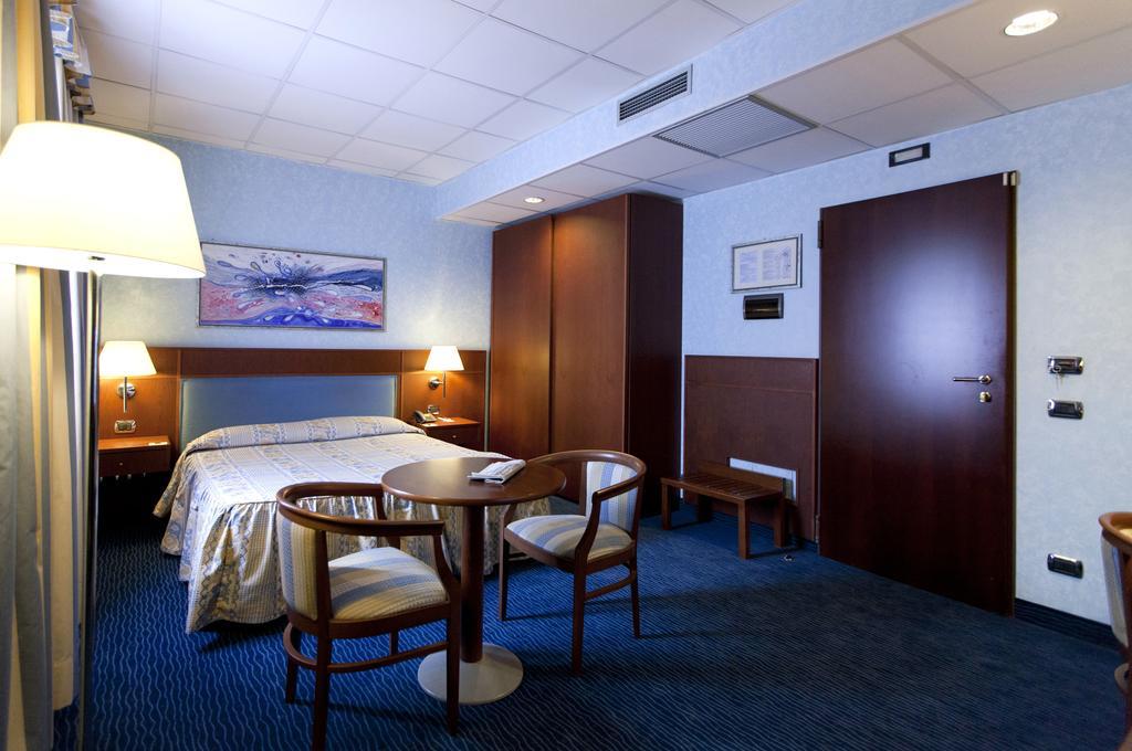 Palace Hotel Moderno Pordenone Habitación foto