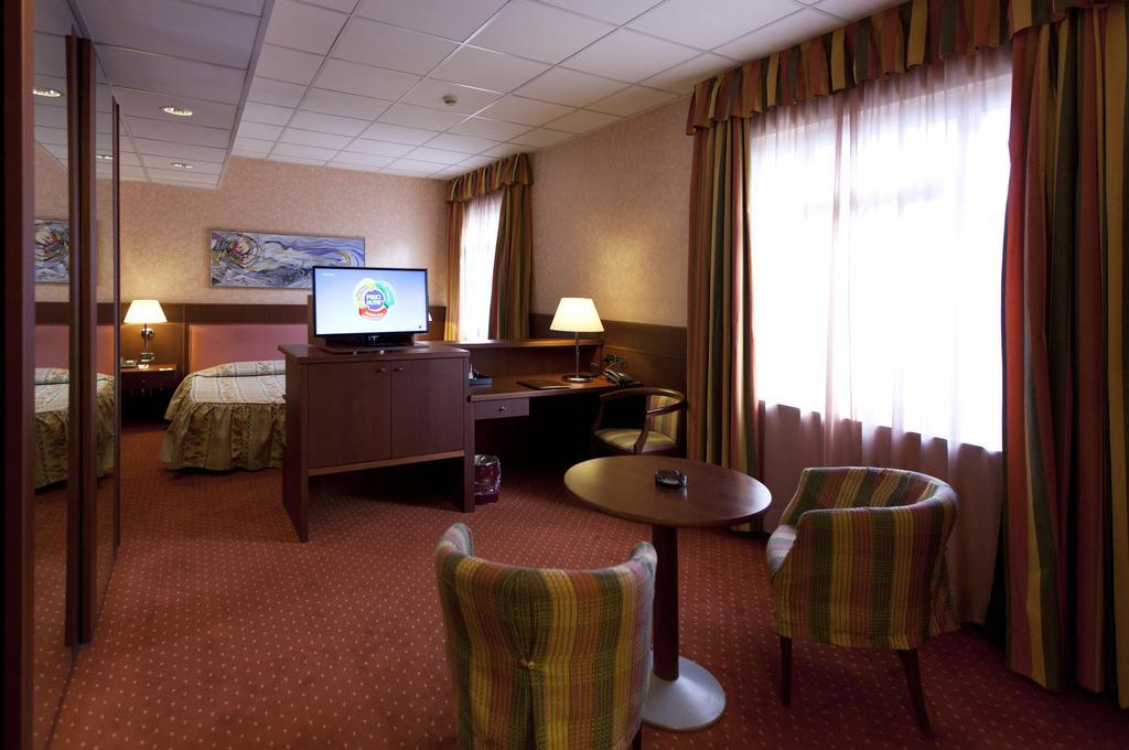 Palace Hotel Moderno Pordenone Habitación foto
