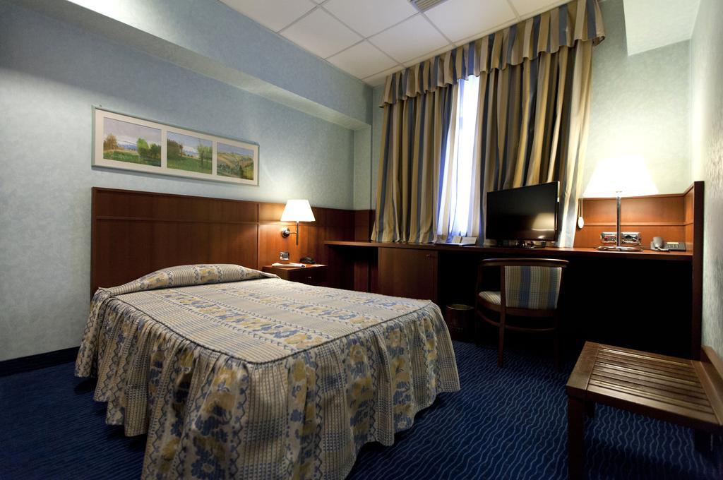 Palace Hotel Moderno Pordenone Habitación foto