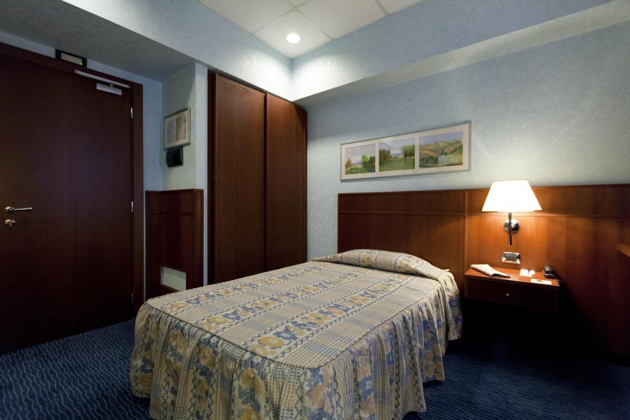 Palace Hotel Moderno Pordenone Habitación foto